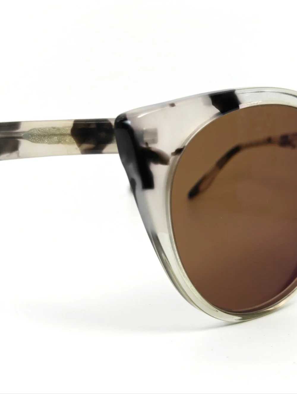 Leilani Frosted Black Tortoiseshell Uplift Effect. Acetate.